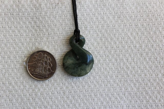 BEAUTIFUL SMALL TWIST INANGA FLOWER POUNAMU / Jade Twist Small #120 Carousel 3