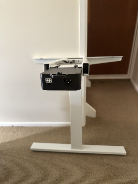 Deskbird - signature standing desk Carousel 6