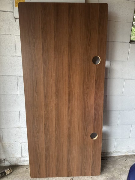 Deskbird - signature standing desk Carousel 2