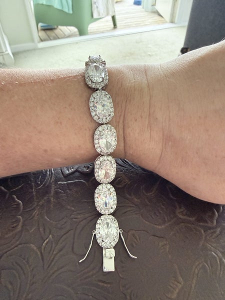 Stunning KAGI bracelet- as new Carousel 1