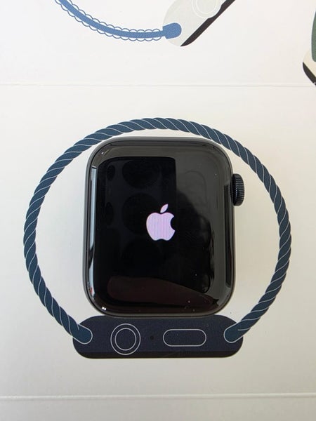 Apple Watch SE 40mm Aluminium Case GPS with Nike Sport Loop Strap Carousel 2