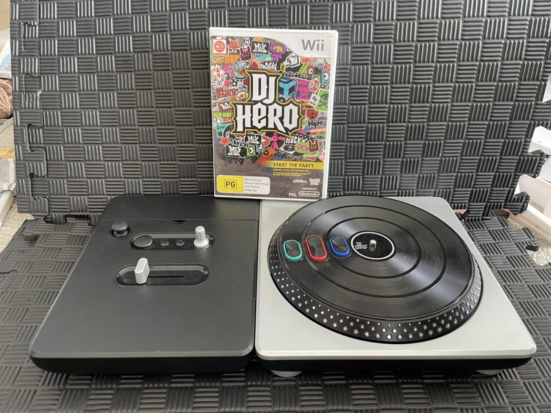 RARE DJ Hero + deck Wii Carousel 1