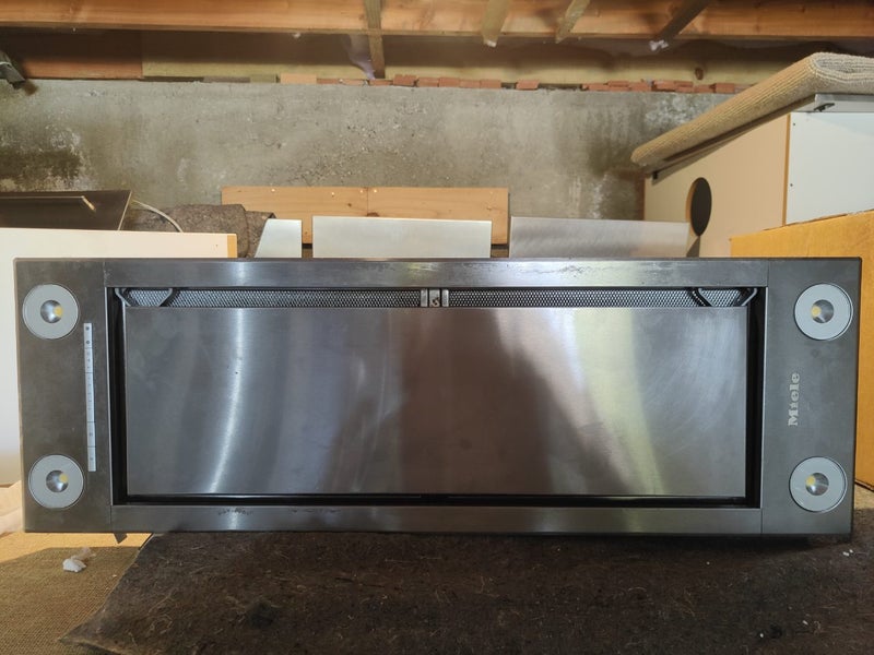 Like new Miele rangehood Carousel 2