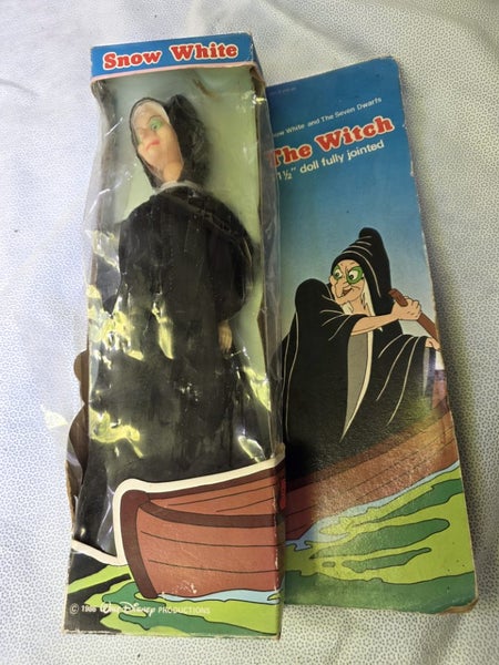 Vintage Disney Snow White series doll: “The Witch” 11½" Carousel 1