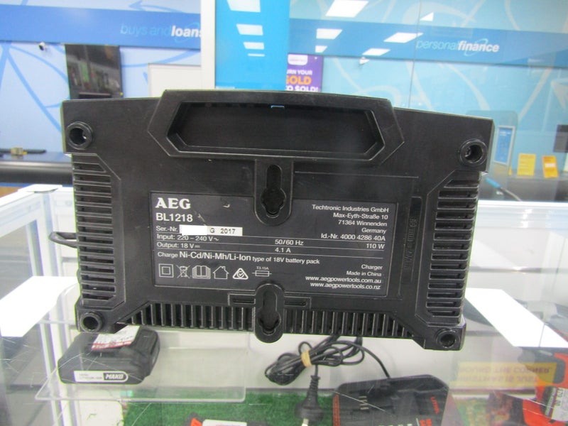 BATTERY CHARGER MAKITA DC18RC - 18V A16102498-1 Carousel 2