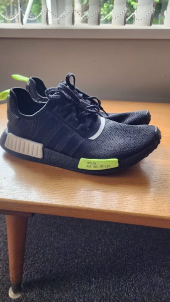 Adidas NMD R1 Core Black / Signal Green Carousel 1
