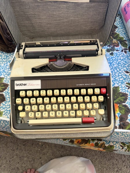 Brother deluxe1350 type writer Carousel 1