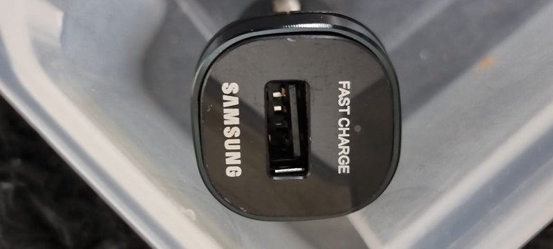 Car Charger black universal samsung Carousel 1