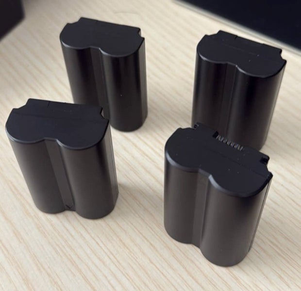 XT5 excellent condition (Body with cage) with 5 batteries! And charger Carousel 3