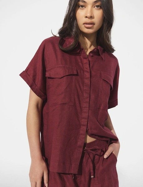 Decjuba D-Luxe Pocket Linen shirt Washed Redcurrant Carousel 1