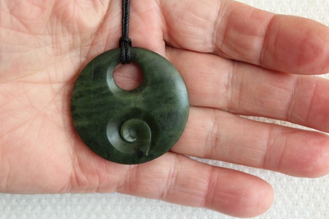 BEAUTIFUL DARK KAWAKAWA KORU-DISC PENDANT Carousel 1