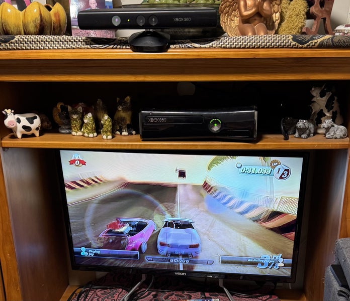 Xbox 360 & kinect bundle/ 40 plus games and controller Carousel 1