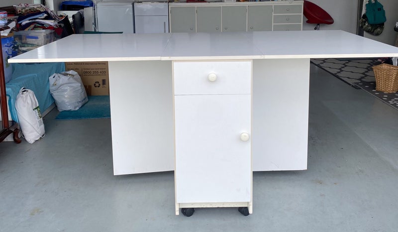 Hobby Cutting Table, Extendable Carousel 1