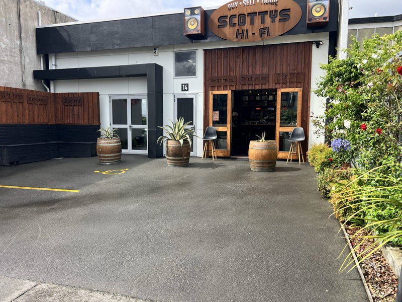 MAGNEPLANAR LOUDSPEAKER MODEL SMGa Carousel 8