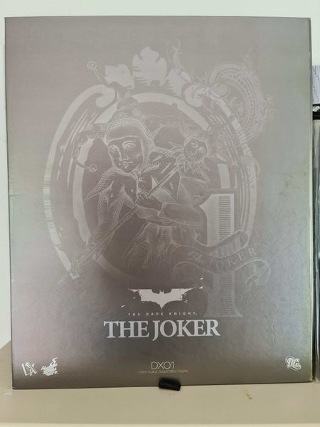 Dark knight the Joker Hot Toys mint plus 1 comic book Carousel 10