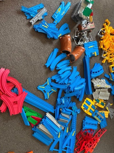 Takara Tomy Plarail Huge Bundle – E5 Hayabusa + Doctor Yellow + Track Carousel 1