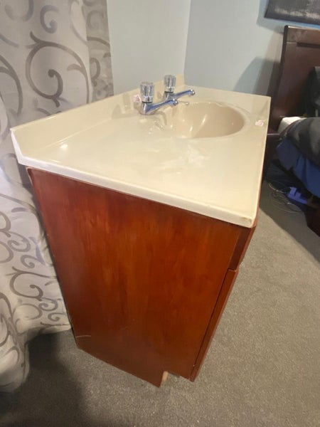 TOILET BASIN - ONLY $10 Carousel 2