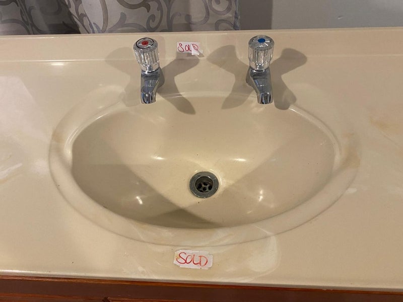 TOILET BASIN - ONLY $10 Carousel 6