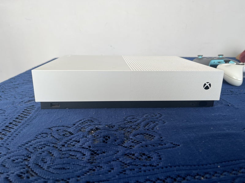 Xbox one s all digital edition + 2 controllers Carousel 2