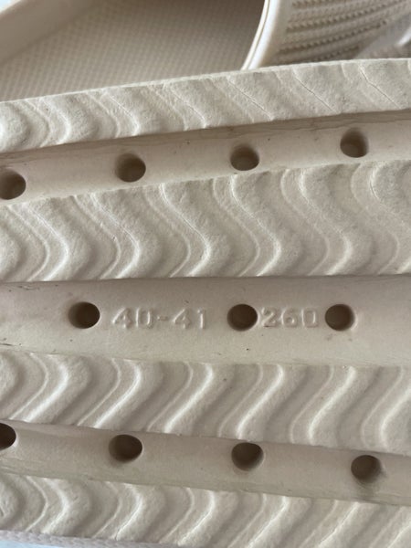 SNUGGI Slip on Slides - Size 40-41 Carousel 4