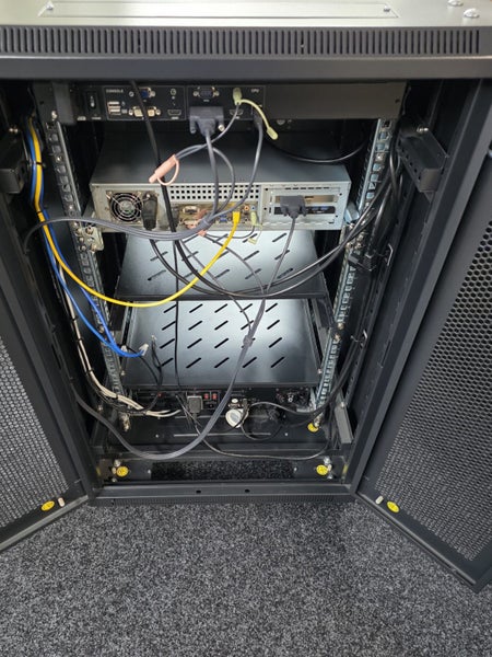 DYNAMIX Enclosed IT Cabinet 19" 18U 620mm Deep Carousel 2