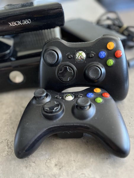 X-Box 360s Kinect x2 Controllers x2 games, genuine power pack. Carousel 2