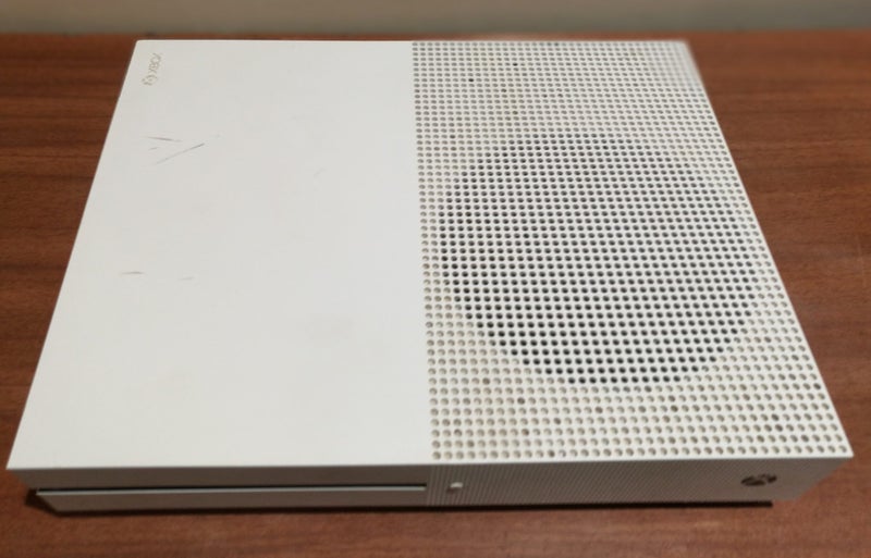 Xbox One S + 2 games Carousel 2