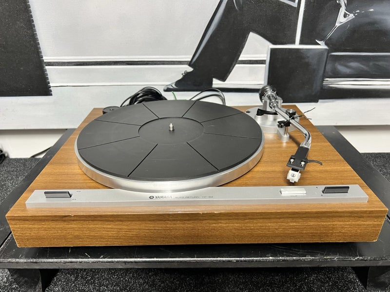 Vintage Yamaha Turntable Carousel 1