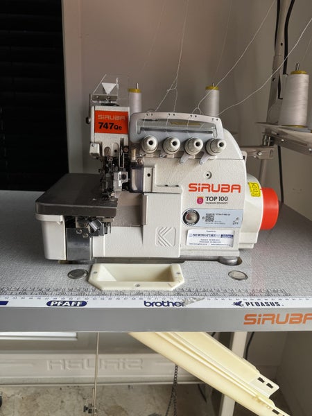 Siruba 4 Thread Overlocker Carousel 1