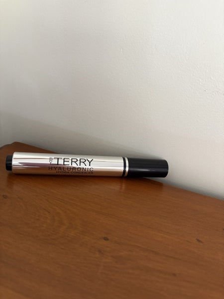 By Terry Hyaluronic Hydra-Concealer Carousel 1