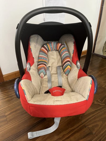 Maxi cosi CabrioFix Capsule Newborn to 1 year approx $10 reserve Carousel 1