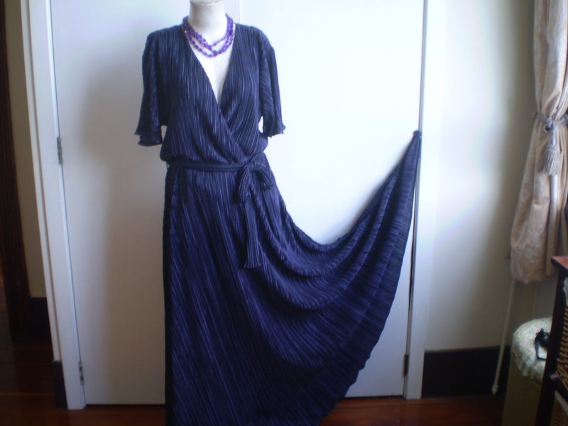 NZ DESIGNER DK. NAVY SUNRAY PLEATED MAXI DRESS 14 Carousel 1