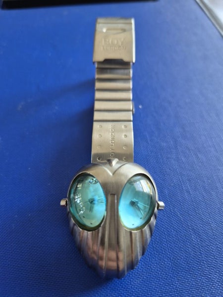 Alien Watch Carousel 1