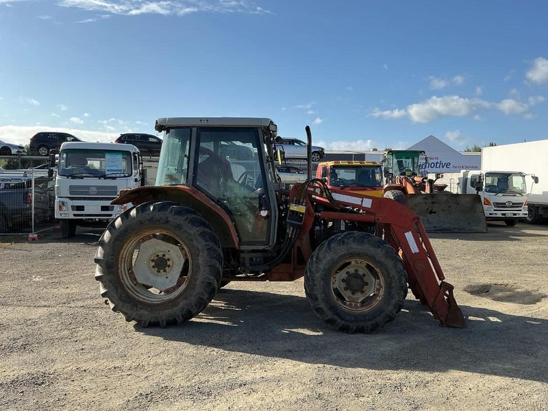 1999Massey Ferguson 4235S Tractor (PMR) Carousel 2