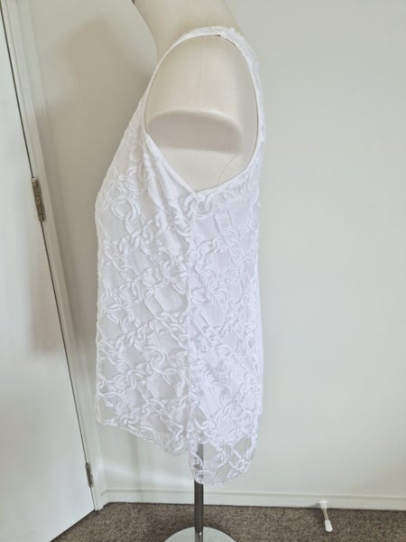MADE IN ITALY - Pretty White Lacy Top - Sz 10/12 Carousel 2