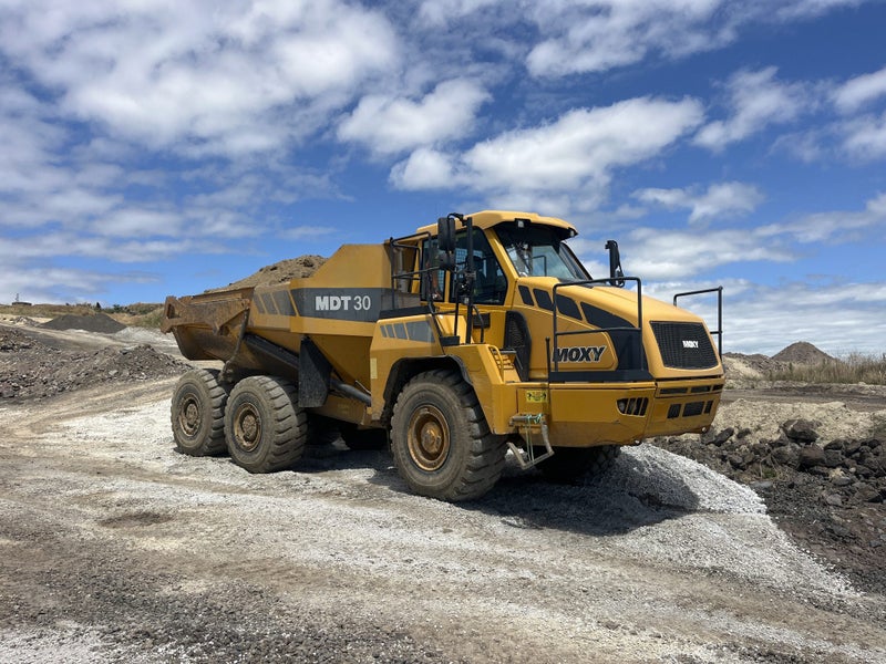 MOXY MDT 30 DUMP TRUCK Carousel 1