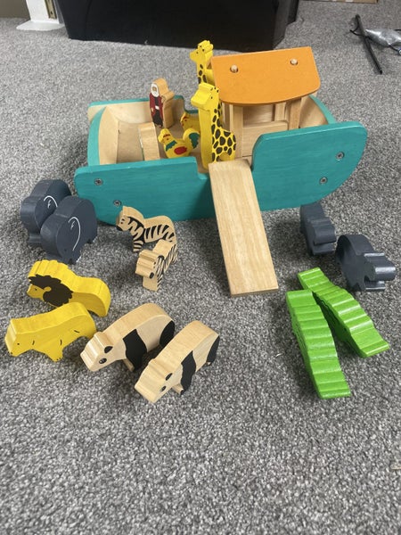 Voila Noah’s ark wooded toy set Carousel 1