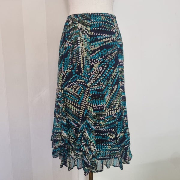 Revue Size 12 Spotted flowy skirt Carousel 2