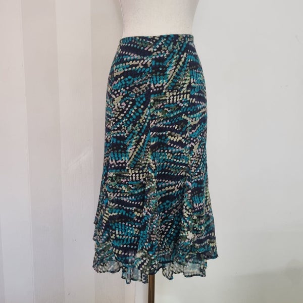 Revue Size 12 Spotted flowy skirt Carousel 1