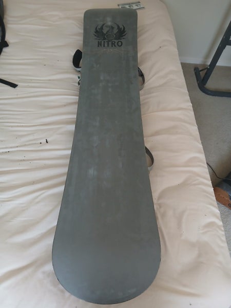 Snowboard and bindings Carousel 2