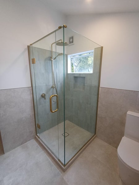 Shower Glass Supply and Install Carousel 2