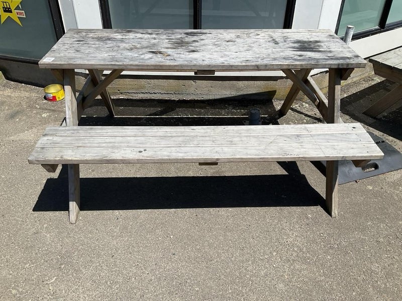 Timber picnic table WLG Carousel 1