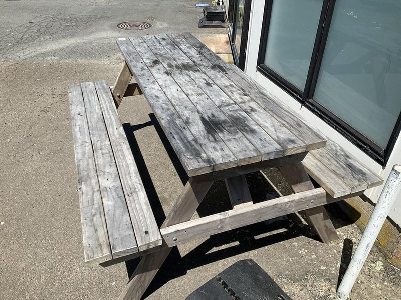 Timber picnic table WLG Carousel 2