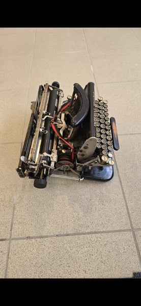 VINTAGE TYPEWRITER Carousel 2