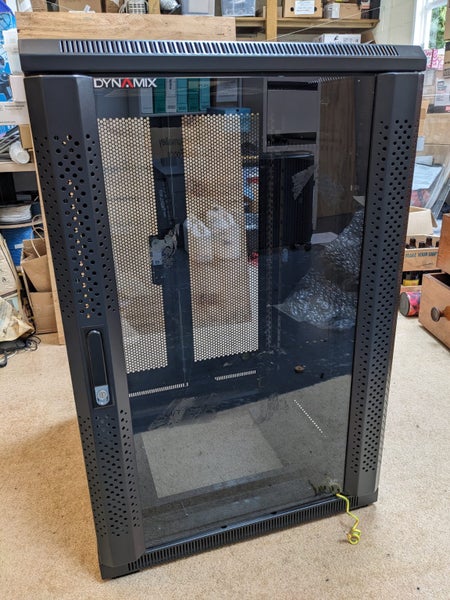 Dynamix Server Cabinet Carousel 1