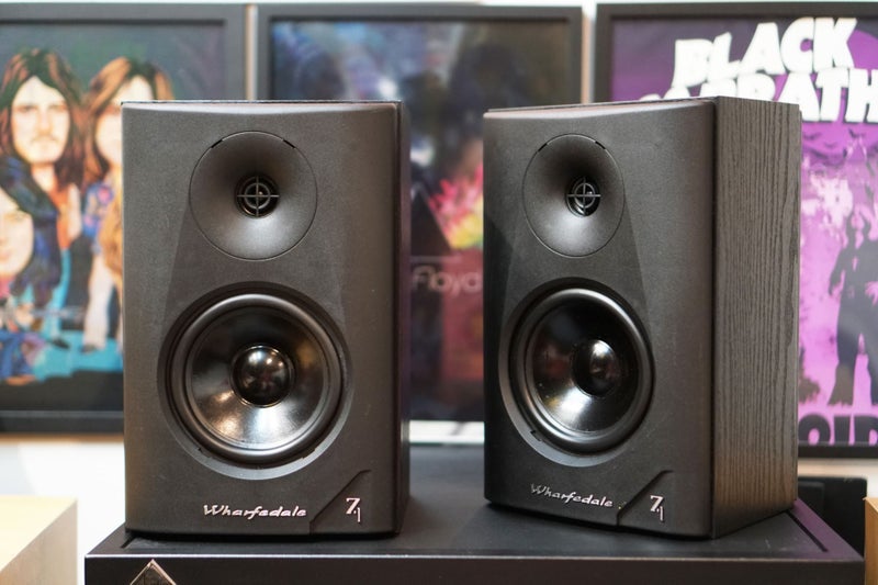 Wharfedale Diamond 7.1 British Classic Bookshelf Speakers with Covers Carousel 1