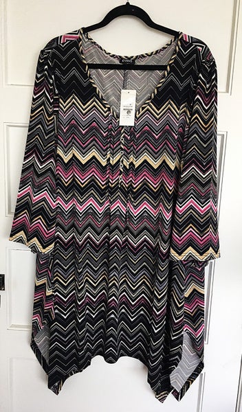 Size 26/28 - Elegant Ladies Tunic Carousel 1