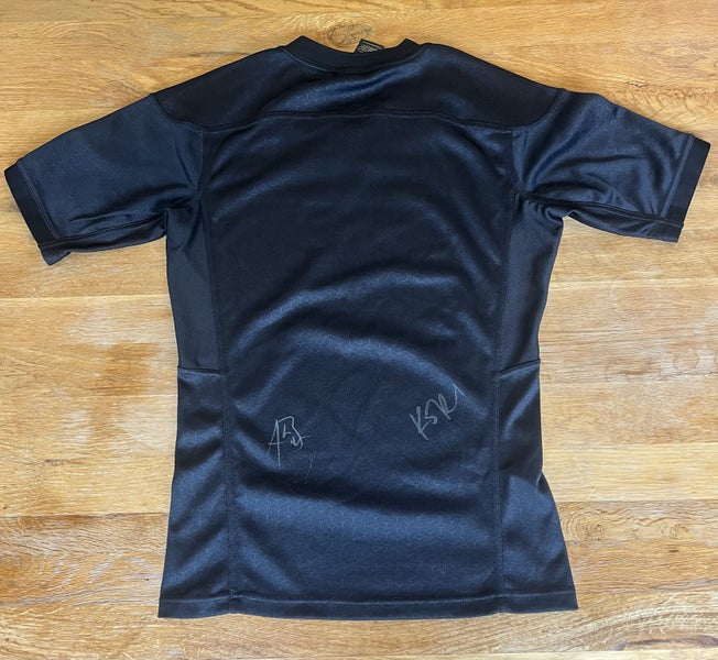$1 RESERVE! Signed All Blacks Jersey by 4 players in great condition. Carousel 2