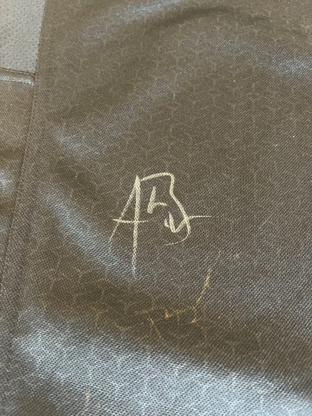 $1 RESERVE! Signed All Blacks Jersey by 4 players in great condition. Carousel 6