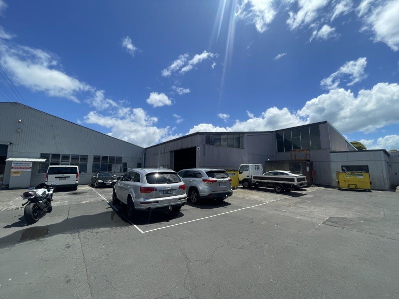 Image 1 of 7